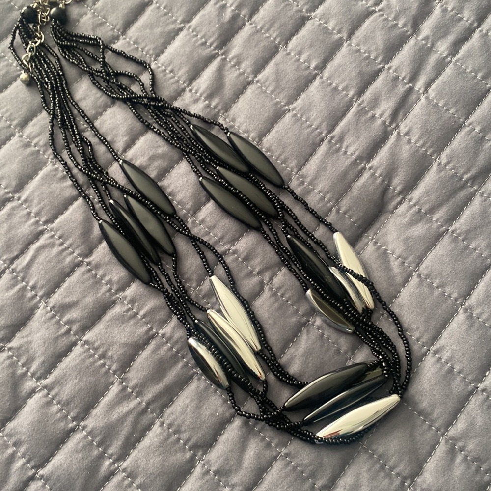 ❤️Chico’s Black and Silver Tone Necklace